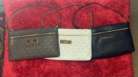 👜Michael Kors Large Wristlet is a must have!!!👜