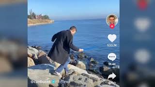 CZN BURAK DENİZE DÜŞÜYOR