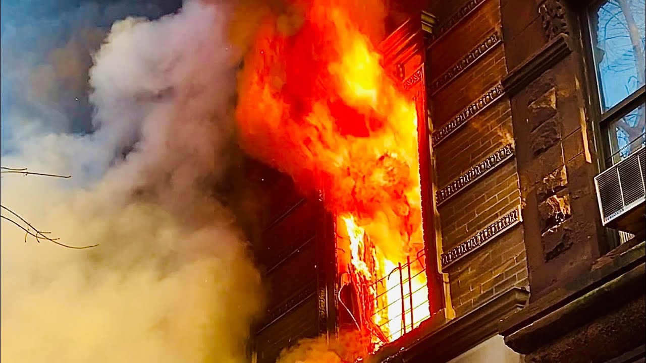 ЯЩИК 1371 ПОЖАРНОЙ ДЕПАРТАМЕНТА FDNY - ПОЖАРНАЯ ДЕПАРТАМЕНТ БОРЕТСЯ С БЫСТРОРАСТУЩИМ ПОЖАРОМ ЧЕТВ...