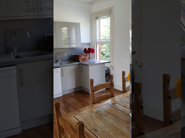 Video 1: Bright new kitchen