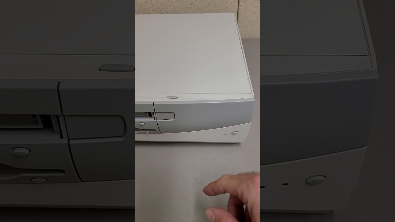 This vintage Gateway 2000 P5-166 PC's drive door is so satisfying