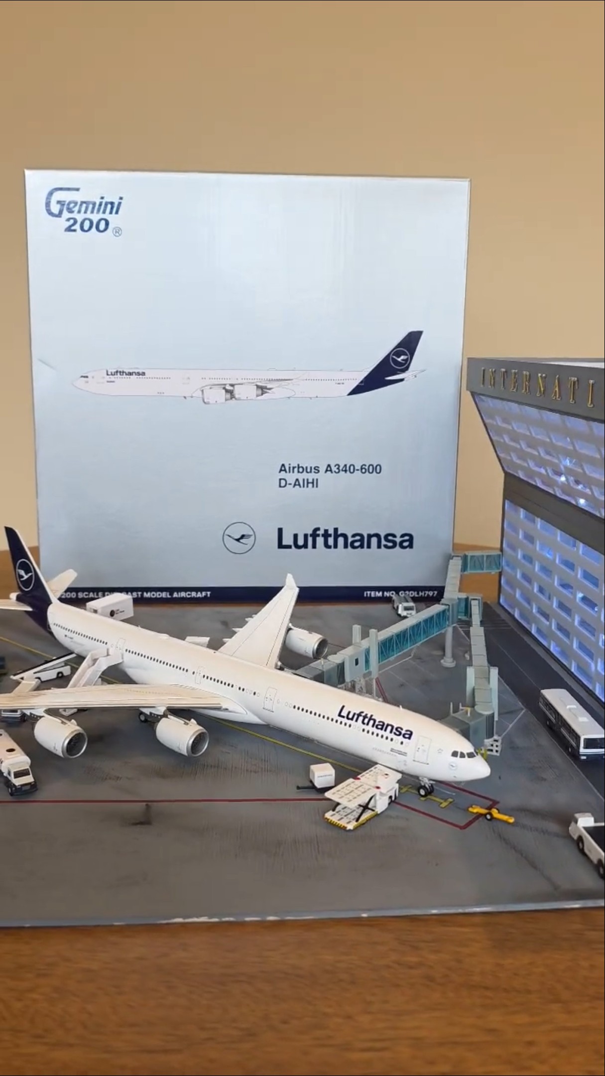 Gemini Jets 200 Airport: Lufthansa A340-600 New Livery - YouTube
