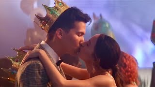 “Just coz she’s your girlfriend”- RonRon confirmed : Promknight, Live-streams