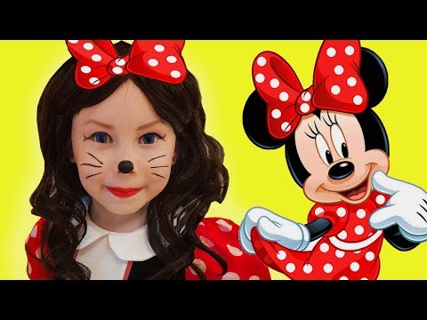 Alice hermosas se visten va a una fiesta
