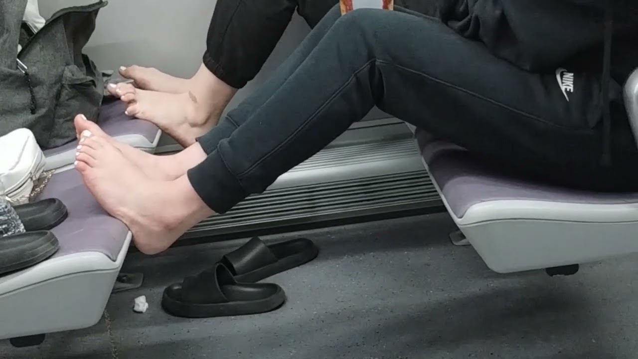 Candid Teen Girl Barefoot Feet in Public