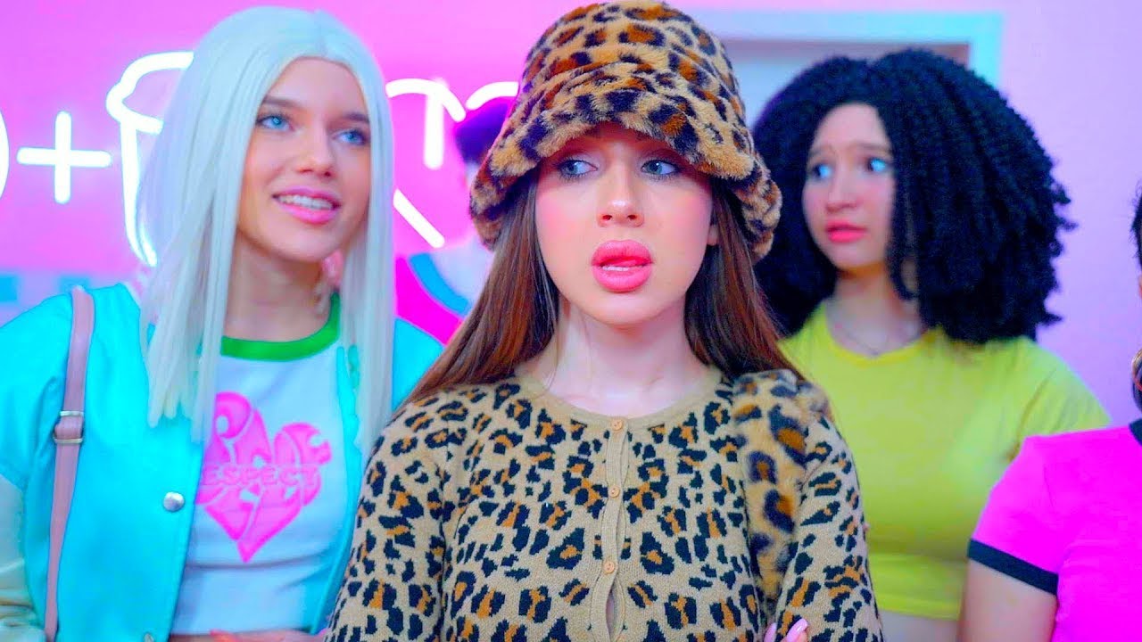 Binago ni Diana ang Kanyang Mukha at Nakatanggap ng mga Dislikes mula sa mga Teens sa BUNNY School!😱