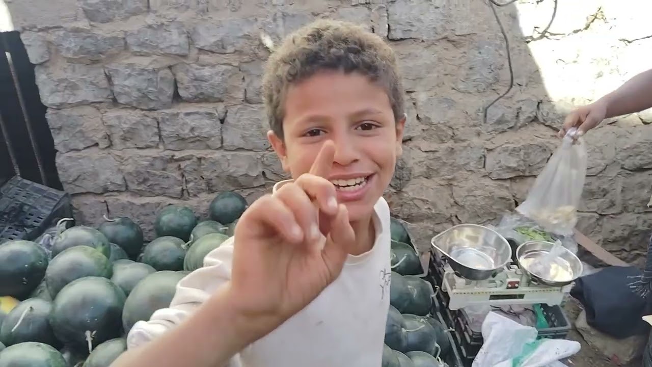 أسعار الخضروات والفواكه واللحوم في سوق الظاهر الشعبي بالمحويت