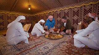 Cordero ouzi: plato beduino cocinado a fuego lento bajo la arena