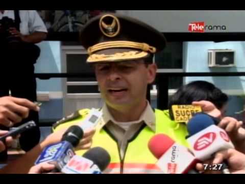 8 detenidos con armamente y vestimenta militar