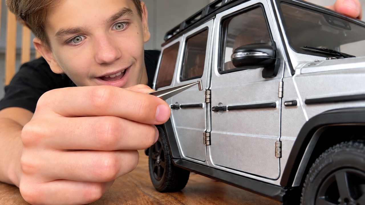 1:18 Mercedes G500 — So Satisfying Unboxing with Mark - YouTube