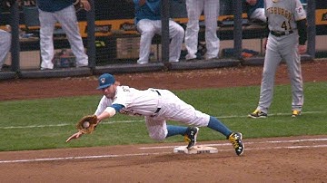 PIT@MIL: Pirates challenge out in 9th, call confirmed