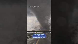 Large tornado strikes Nebraska during outbreak