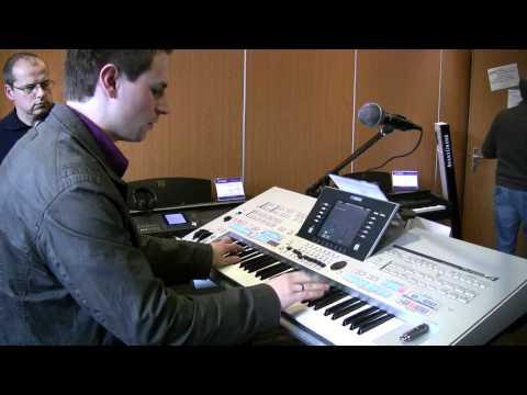 Robert Urbansky plays Yamaha Tyros 4