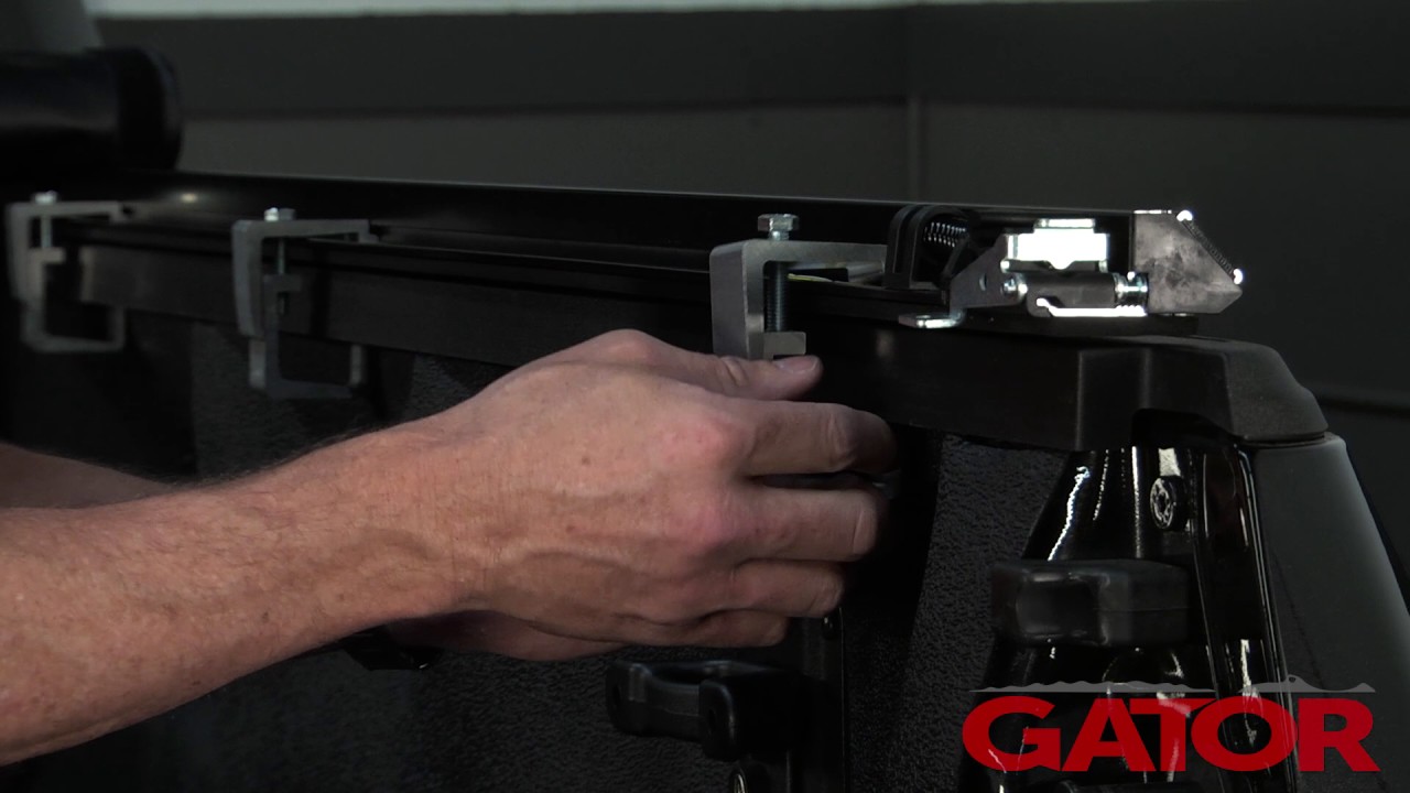 How To Install Gator Sr1 Roll Up Tonneau Cover On A 2015 Ford F 150 Youtube