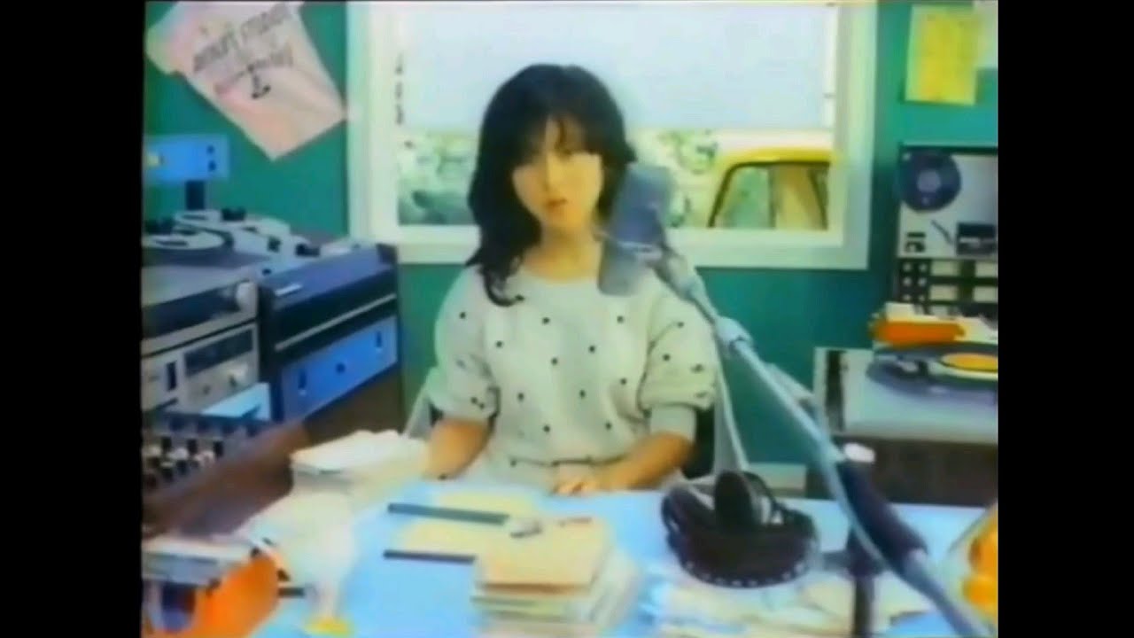 CM 1984 花王 エッセンシャル 中森明菜 - YouTube