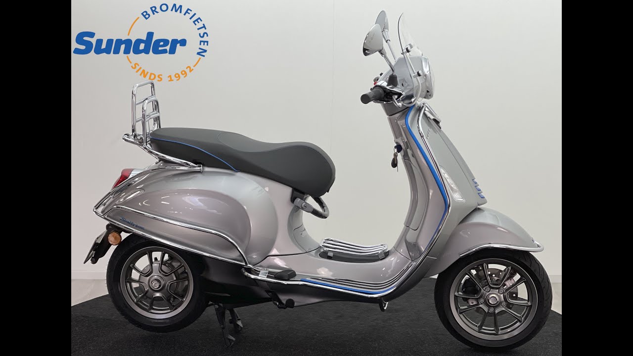 Vespa Elettrica 45 km bj: 2020 3000 km tweedehands elektrische scooter -  YouTube