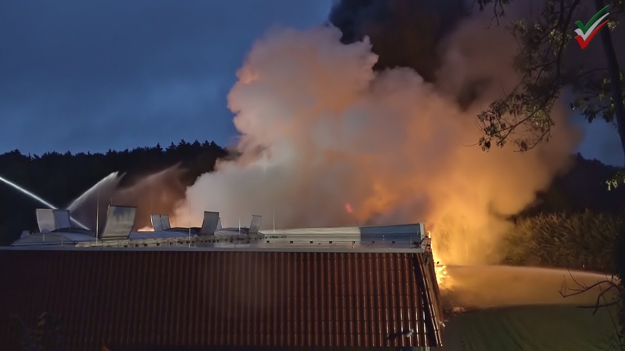 F4 Großbrand Iserlohn Galvanik-Firma Gebr. Becker: Nacht- / Tagaufnahmen + O-Ton, Hubschrauber