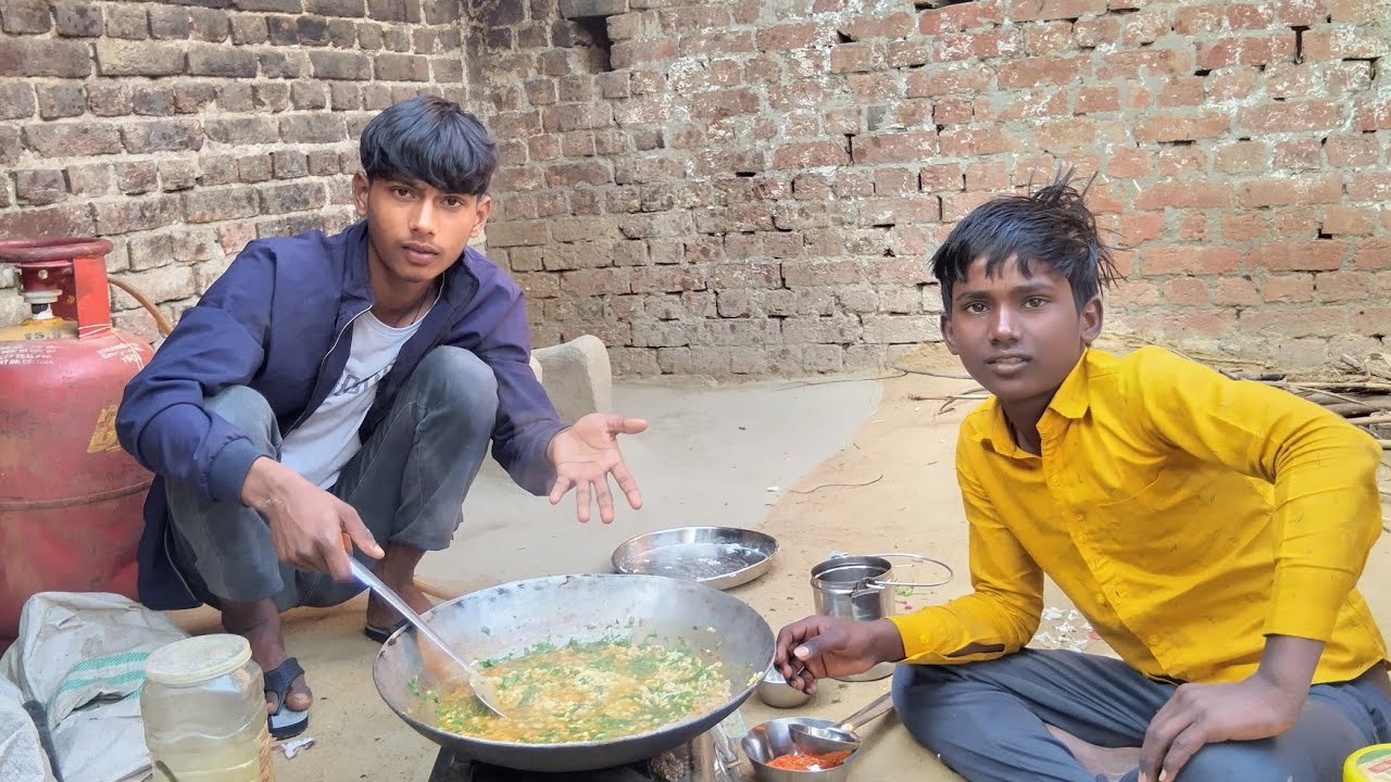 Aaj Ham banaa rahe hain Apne Ghar per Maggi😂😂