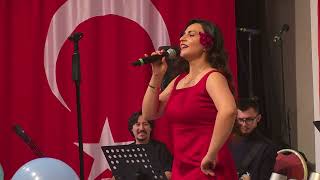 Demi̇rci̇de Dmd Hastasi Rahmi̇ Kerem Yararina Yapilan Konserde Di̇lan Toprak Şarki Söylüyor