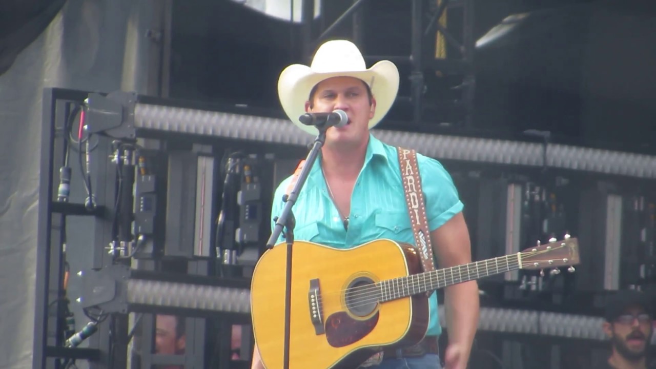 Jon Pardi singing Dirt on My Boots in concert at Fenway Park 7/6/18