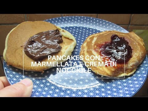 PANCAKES CON MARMELLATA E CREMA DI NOCCIOLE