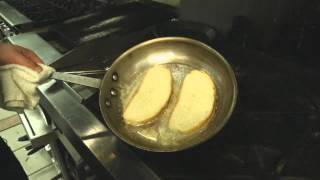 How to Make Garlic Toast in a Grill Pan on Top of the Stove : Simple Recipes & Cooking Tips