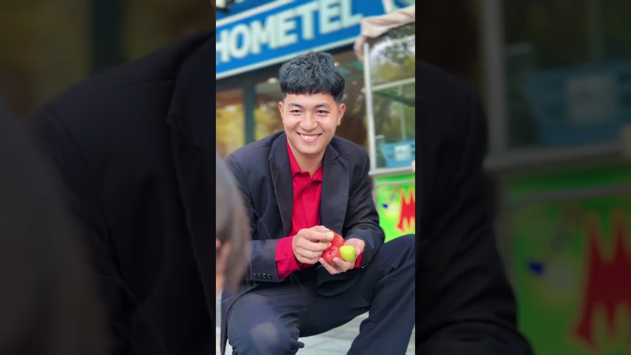 ONE KIND KIDS — Her Umbrella Broke… But She Still Helped 