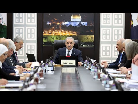 رئيس حكومة تسيير الأعمال محمد اشتية يترأس جلسة الحكومة