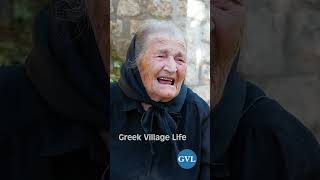 Ανέβηκαν στο δέντρο για να γλυτώσουν από το αεροπλάνο #lifestories #greekvillagelife #EcoGreece