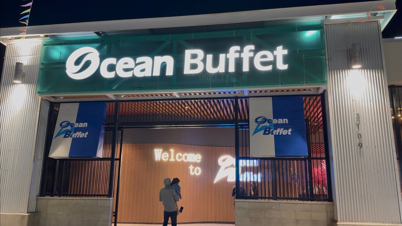 Попробовали блюда из морепродуктов в буфете и хот-пот с овощами годжи.