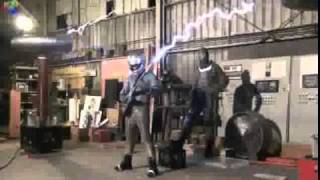 ArcAttack performs a Tesla Coil version of Iron Man by Black﻿ Sabbath with a Faraday Guitar