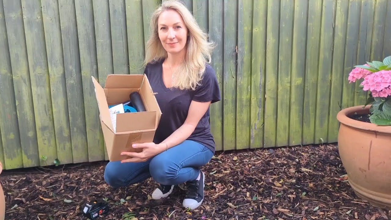 Cordless Air Blower & Hoover, Portable Dust Leaf Blower for Home Garden Lawn Car