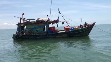 Ghe Cào Chiếc Bạc Liêu Nẹo Đậu Trên Biển _ Nguyễn Công