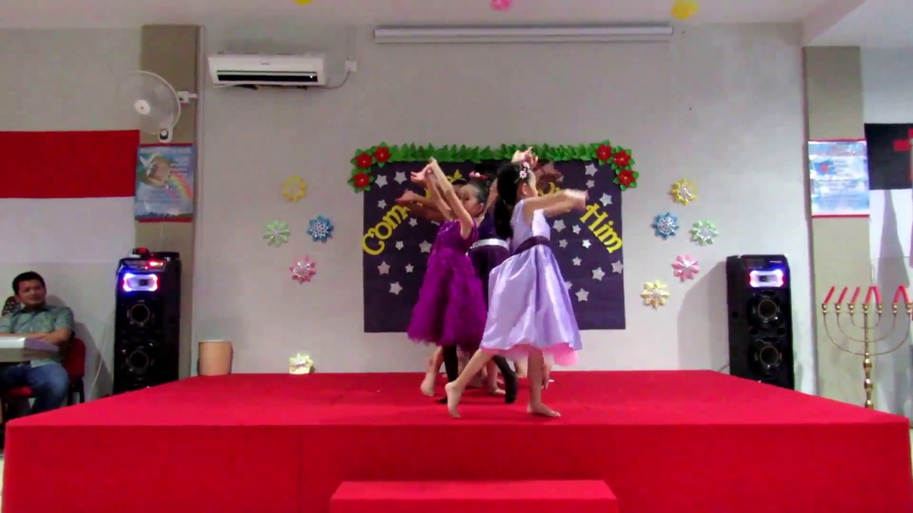 Hark the herald angel sing dance