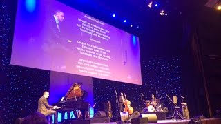 Ode to joy - Peter Sarik Trio sings together with 1700 people