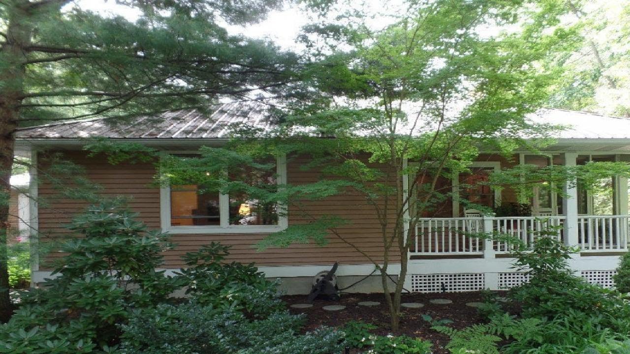 985 Singapore Drive, Saugatuck, MI Presented by Dave Hulst. YouTube