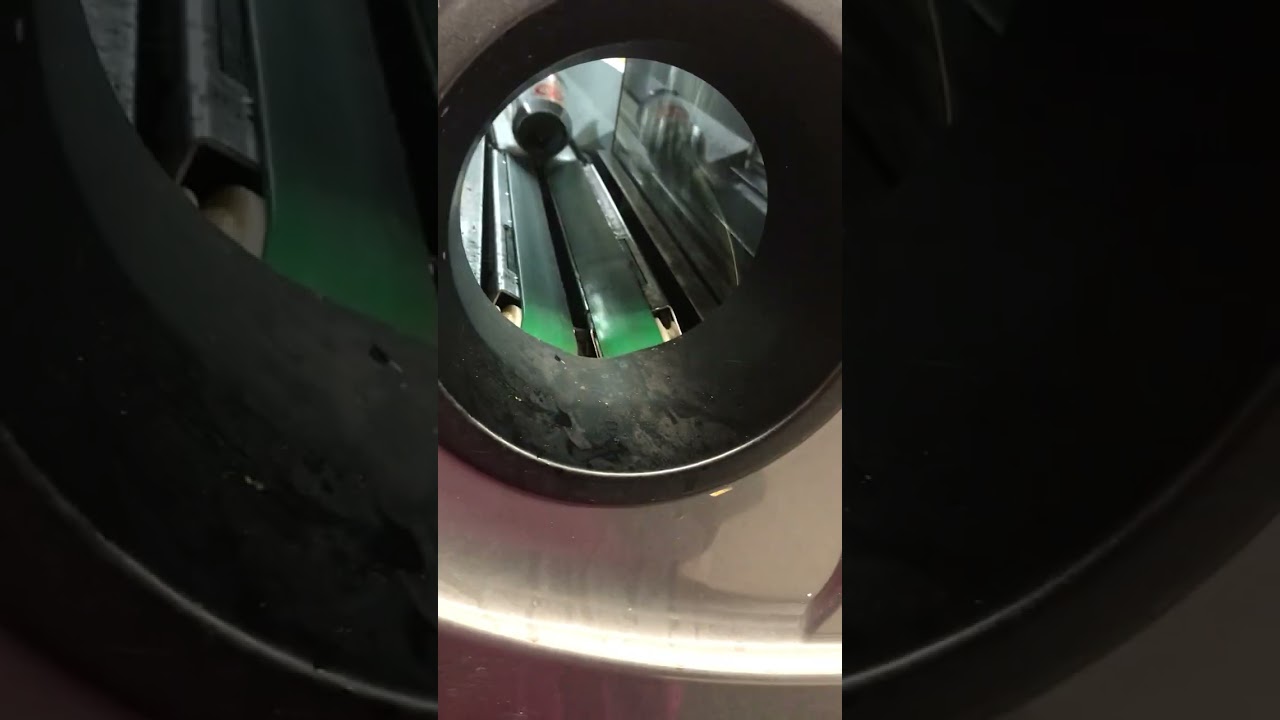 Returning some Returnables with the Tomra T-710 at Meny.