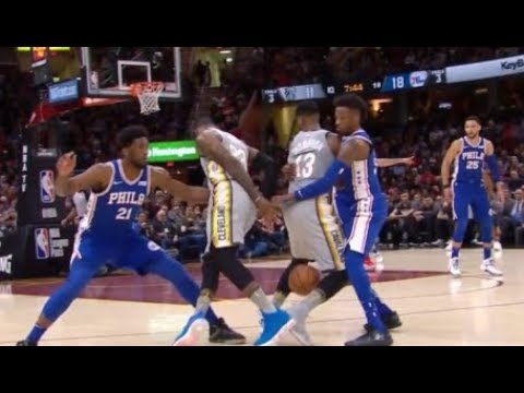 LeBron James' unbelievable move through Thompson's legs!