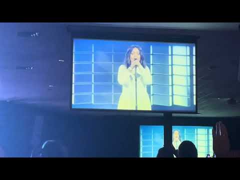 CeCe Winans singing