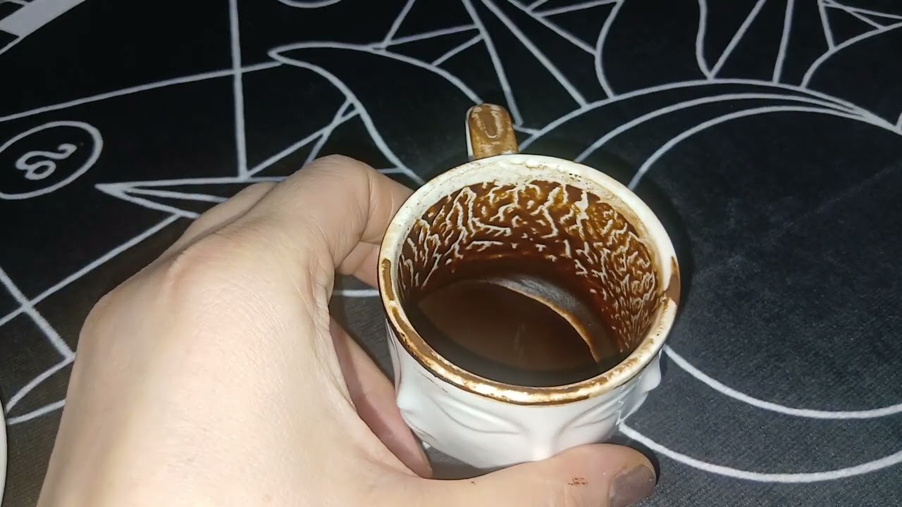 Bakışları üzerinde hissediyorsun