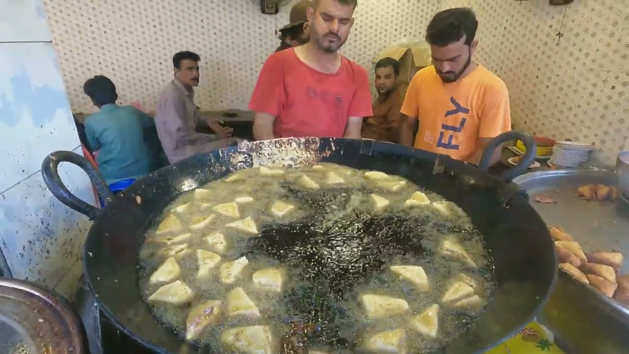 Crispy Golden Bread Pakora Karachi's Most Loved Bread Pakora Rs.10 OnlyPakistan Street Food