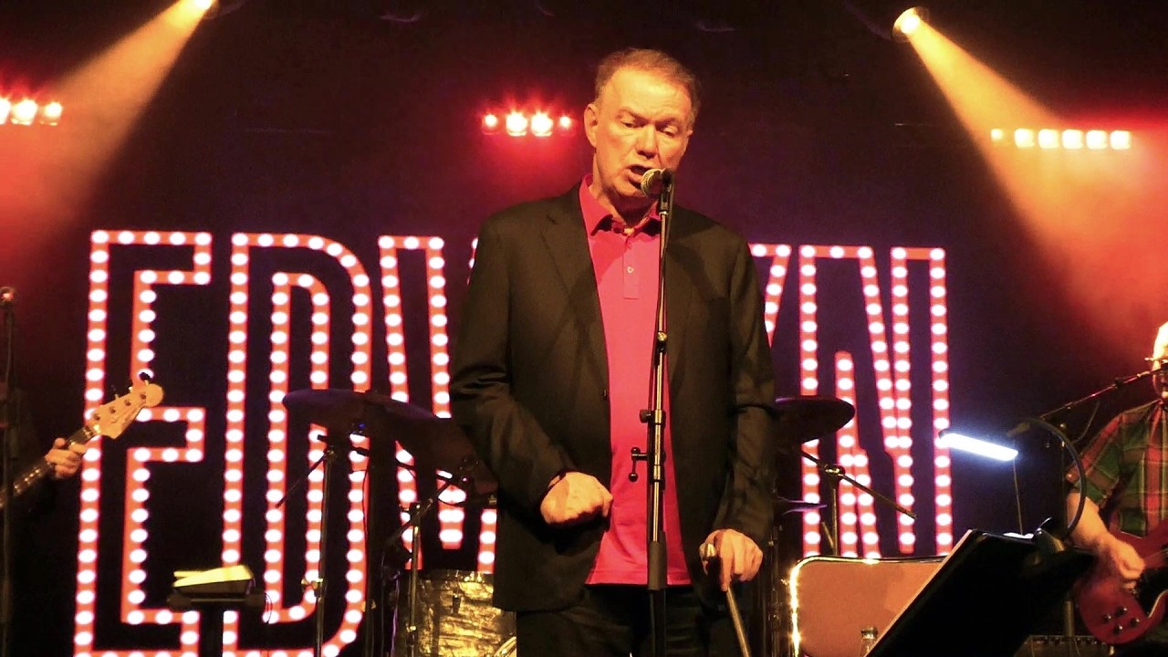 Edwyn Collins - A Girl Like You (Madrid 2026) - YouTube