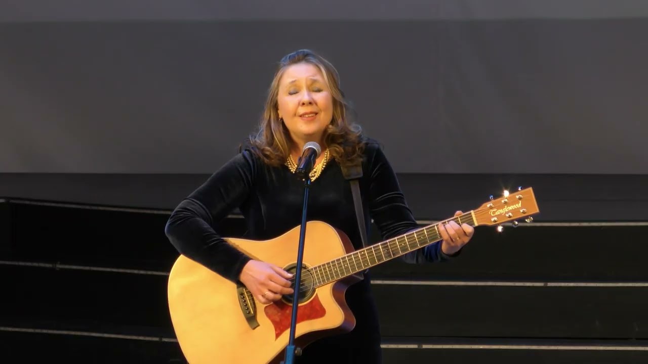 Лариса Лихачёва  