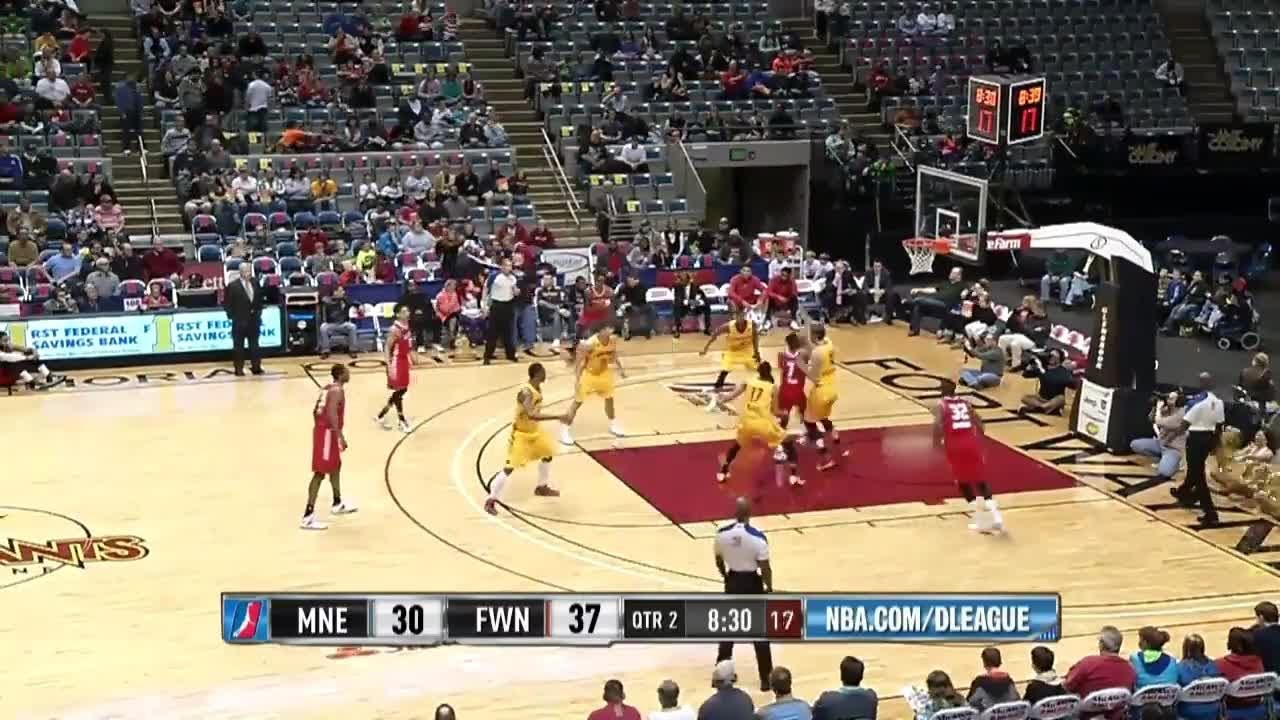 Julian Mavunga with a double-double (11pts/12rbs) vs. Fort Wayne Mad Ants