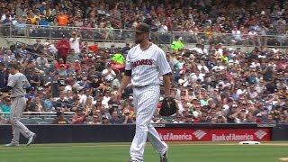 SEA@SD: Shields fans Jackson to escape the jam