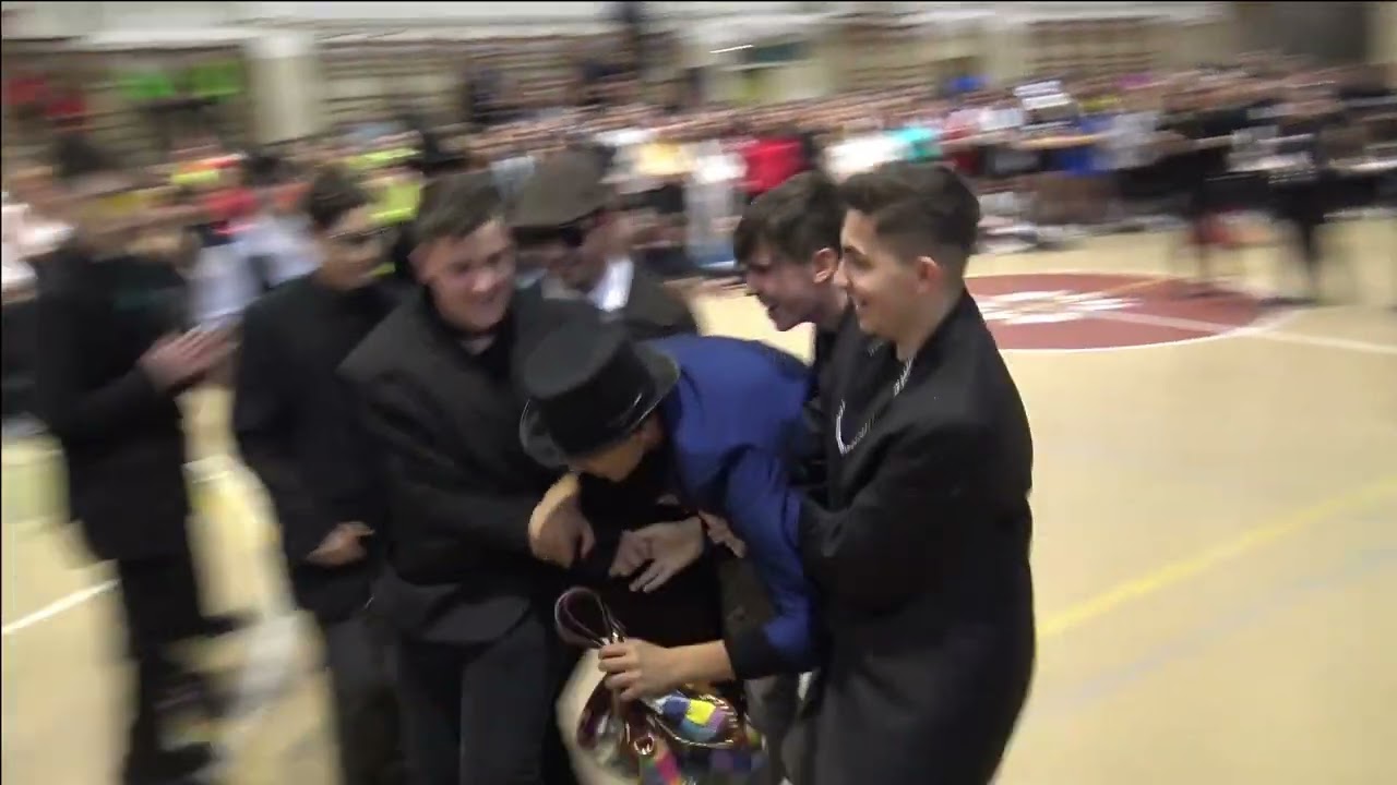 A 8.b osztály farsangi műsora