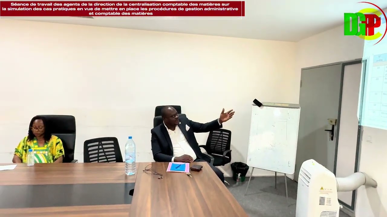 Séance de travail des agents de la direction de la centralisation comptable des matières
