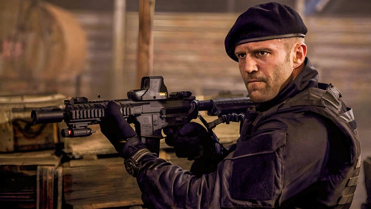 زعيم عصابة مرتزقة يقوم بجمع فريقه لمهمة صعبة.. ويدخل ضد جيش كامل لإنقاذ حبيبته😰 [EXPENDABLES 1]🎦