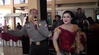 Niken Sarintem Duet Dengan Pak Polisi - Perawan Kalimantan