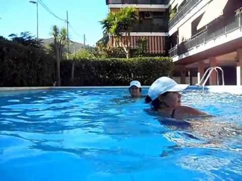 Videó: Tud úszni egy medencében magas stabilizátorral?